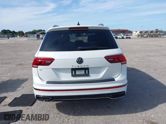 ✅ 2023 Volkswagen Tiguan SE R-Line Black • VIN: 3VVCB7AX0PM090710 • Lot: 41256904. Wystawiony na IAAI z przebiegiem 12 819 mil. Bezpłatny archiwum sprzedaży aukcyjnych z USA i szczegółowy raport historii pojazdu na DreamBid. Zdjęcie 16.