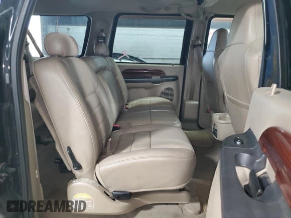 ✅ 2005 Ford Excursion Limited • VIN: 1FMNU43S05ED46408 • Lot: 82050705. Wystawiony na Copart z przebiegiem 172 131 mil. Bezpłatny archiwum sprzedaży aukcyjnych z USA i szczegółowy raport historii pojazdu na DreamBid. Zdjęcie 11.