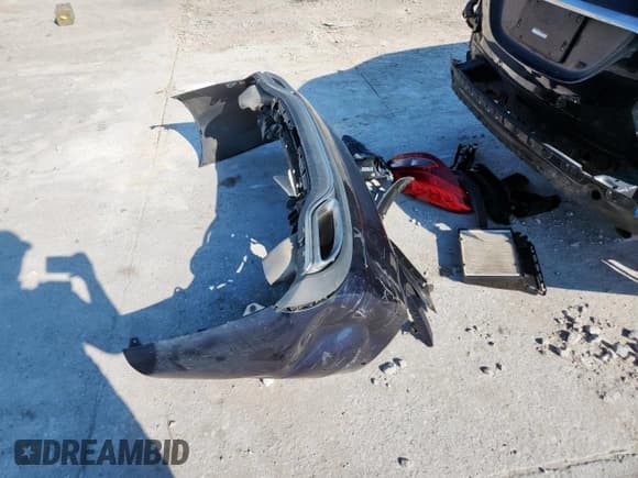 ✅ 2018 Mercedes-Benz C 300 • VIN: 55SWF4JB9JU259460 • Lot: 84565205. Wystawiony na Copart z przebiegiem 81 767 mil. Bezpłatny archiwum sprzedaży aukcyjnych z USA i szczegółowy raport historii pojazdu na DreamBid. Zdjęcie 12.