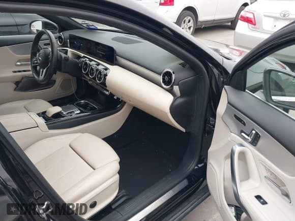 ✅ 2020 Mercedes-Benz A 220 • VIN: W1K3G4FB8LJ215333 • Лот: 41401235. Опубликован ранее на IAAI с пробегом 68 340 миль. Бесплатный доступ к архиву аукционных продаж из США и подробный отчёт об истории автомобиля на DreamBid. Изображение 5.