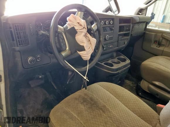 ✅ 2017 Chevrolet Express Cargo • VIN: 1GCWGAFF1H1119284 • Lot: 68014215. Wystawiony na Copart z przebiegiem Nie podano. Bezpłatny archiwum sprzedaży aukcyjnych z USA i szczegółowy raport historii pojazdu na DreamBid. Zdjęcie 8.