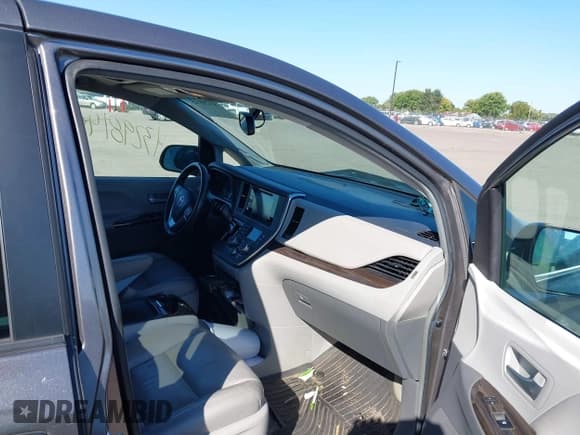 ✅ 2017 Toyota Sienna XLE Premium • VIN: 5TDYZ3DCXHS856171 • Lot: 43298145. Listed on IAAI with 165,730 mi. Free auction sales archive from the USA and detailed vehicle history report at DreamBid. Image 5.