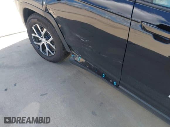 ✅ 2024 Jeep Grand Cherokee Limited • VIN: 1C4RJGBG3RC158318 • Лот: 43673377. Опубликован ранее на IAAI с пробегом 4 827 миль. Бесплатный доступ к архиву аукционных продаж из США и подробный отчёт об истории автомобиля на DreamBid. Изображение 18.