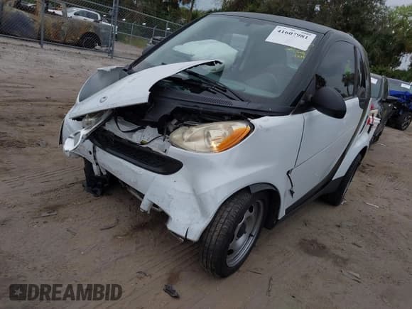 ✅ 2009 Smart fortwo Pure • VIN: WMEEJ31X39K314325 • Лот: 41607981. Опубликован ранее на IAAI с пробегом 59 684 миль. Бесплатный доступ к архиву аукционных продаж из США и подробный отчёт об истории автомобиля на DreamBid. Изображение 17.