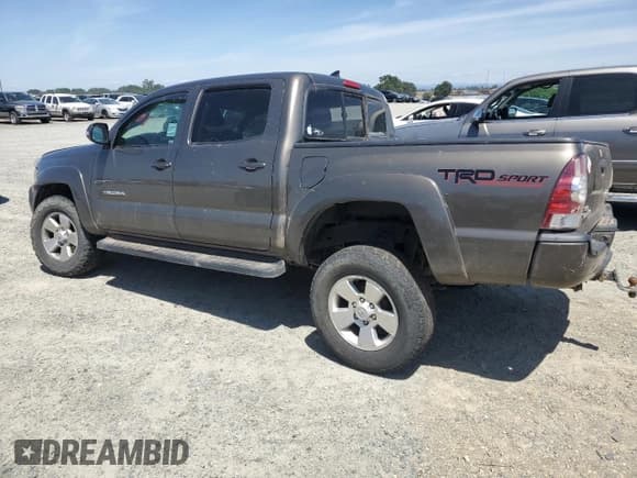 ✅ 2015 Toyota Tacoma • VIN: 3TMLU4EN7FM188941 • Lot: 56965585. Listed on Copart with 124,192 mi. Free auction sales archive from the USA and detailed vehicle history report at DreamBid. Image 2.