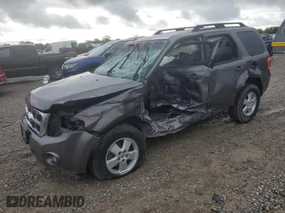 ✅ 2010 Ford Escape XLT • VIN: 1FMCU9DG6AKC61714 • Лот: 67943745. Опубликован ранее на Copart с пробегом Не указан. Бесплатный доступ к архиву аукционных продаж из США и подробный отчёт об истории автомобиля на DreamBid. Изображение 1.