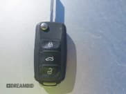 ✅ 2017 Volkswagen Jetta S • VIN: 3VW167AJ4HM348361 • Lot: 43214095. Wystawiony na IAAI z przebiegiem 105 424 mil. Bezpłatny archiwum sprzedaży aukcyjnych z USA i szczegółowy raport historii pojazdu na DreamBid. Zdjęcie 11.