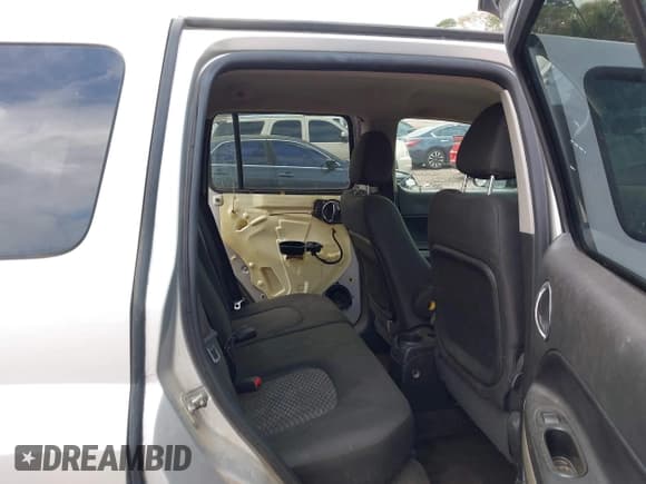 ✅ 2010 Chevrolet HHR LS • VIN: 3GNBAADB5AS506058 • Lot: 41918974. Listed on IAAI with 299,534 mi. Free auction sales archive from the USA and detailed vehicle history report at DreamBid. Image 8.