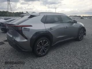 ✅ 2024 Toyota bZ4X XLE • VIN: JTMABACA5RA066396 • Lot: 73665284. Wystawiony na Copart z przebiegiem Nie podano. Bezpłatny archiwum sprzedaży aukcyjnych z USA i szczegółowy raport historii pojazdu na DreamBid. Zdjęcie 3.