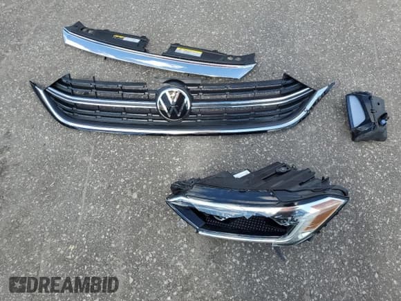 ✅ 2024 Volkswagen Jetta SEL • VIN: 3VWGM7BU7RM049196 • Lot: 81886865. Wystawiony na Copart z przebiegiem 28 479 mil. Bezpłatny archiwum sprzedaży aukcyjnych z USA i szczegółowy raport historii pojazdu na DreamBid. Zdjęcie 12.