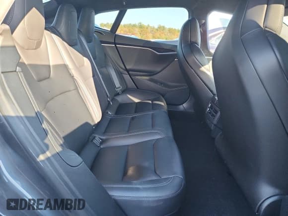 ✅ 2018 Tesla Model S 75D • VIN: 5YJSA1E22JF285700 • Lot: 87208025. Listed on Copart with 81,043 mi. Free auction sales archive from the USA and detailed vehicle history report at DreamBid. Image 10.