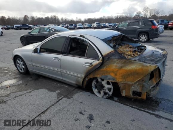 ✅ 2003 Mercedes-Benz C 240 • VIN: WDBRF61J43A470870 • Lot: 92164705. Wystawiony na Copart z przebiegiem Nie podano. Bezpłatny archiwum sprzedaży aukcyjnych z USA i szczegółowy raport historii pojazdu na DreamBid. Zdjęcie 2.