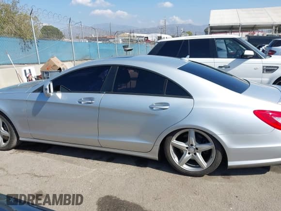 ✅ 2014 Mercedes-Benz CLS 550 • VIN: WDDLJ7DB0EA098825 • Lot: 43523562. Wystawiony na IAAI z przebiegiem 138 957 mil. Bezpłatny archiwum sprzedaży aukcyjnych z USA i szczegółowy raport historii pojazdu na DreamBid. Zdjęcie 15.