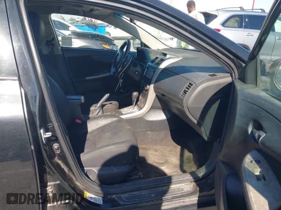 ✅ 2012 Toyota Corolla S • VIN: 2T1BU4EE7CC808204 • Lot: 43552048. Wystawiony na IAAI z przebiegiem 141 710 mil. Bezpłatny archiwum sprzedaży aukcyjnych z USA i szczegółowy raport historii pojazdu na DreamBid. Zdjęcie 5.