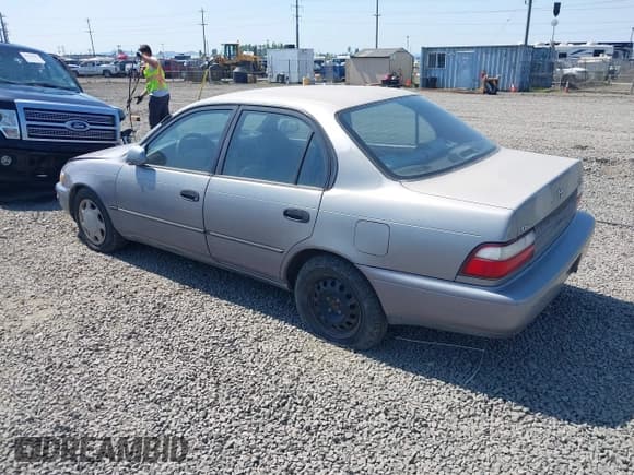 ✅ 1997 Toyota Corolla DX • VIN: 1NXBB02E7VZ658342 • Lot: 42116289. Wystawiony na IAAI z przebiegiem 230 321 mil. Bezpłatny archiwum sprzedaży aukcyjnych z USA i szczegółowy raport historii pojazdu na DreamBid. Zdjęcie 3.