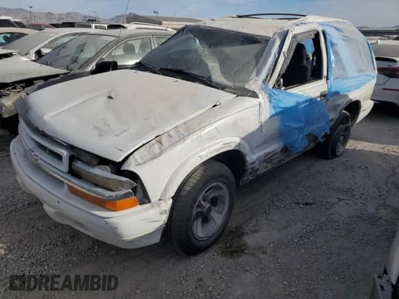 1998 Chevrolet Blazer LS z VIN 1GNCS18W2WK210514, wystawiony jako Copart lot #84345354 z przebiegiem Nie podano mil oraz Nie do naprawy • Non repairable. Historia ofert i sprzedaży dostępna na DreamBid. Obrazek 1.