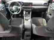 2024 Dodge Hornet GT z VIN ZACNDFAN7R3A17349, wystawiony jako Copart lot #67177745 z przebiegiem 12 490 mil mil oraz Czysty tytuł • Clean title. Historia ofert i sprzedaży dostępna na DreamBid. Obrazek 8.