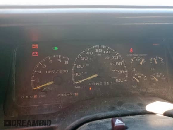 1999 Chevrolet Suburban z VIN 1GNFK16R7XJ571867, wystawiony jako Copart lot #90450425 z przebiegiem 294 487 mil mil oraz Szkoda całkowita • Salvage title. Historia ofert i sprzedaży dostępna na DreamBid. Obrazek 9.