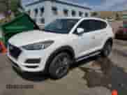 2019 Hyundai Tucson SEL z VIN KM8J33AL9KU971009, wystawiony jako Copart lot #68892695 z przebiegiem 122 020 mil mil oraz Czysty tytuł • Clean title. Historia ofert i sprzedaży dostępna na DreamBid. Obrazek 1.