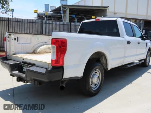 ✅ 2019 Ford F-250 XL • VIN: 1FT7W2A6XKEG76232 • Lot: 68780255. Wystawiony na Copart z przebiegiem 120 515 mil. Bezpłatny archiwum sprzedaży aukcyjnych z USA i szczegółowy raport historii pojazdu na DreamBid. Zdjęcie 3.