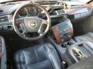 ✅ 2007 Chevrolet Suburban LT • VIN: 1GNFC16017J235565 • Lot: 72355294. Wystawiony na Copart z przebiegiem 218 171 mil. Bezpłatny archiwum sprzedaży aukcyjnych z USA i szczegółowy raport historii pojazdu na DreamBid. Zdjęcie 8.