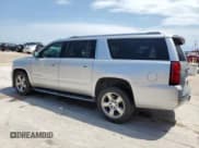 ✅ 2018 Chevrolet Suburban Premier • VIN: 1GNSCJKC1JR141404 • Lot: 54263705. Wystawiony na Copart z przebiegiem 200 571 mil. Bezpłatny archiwum sprzedaży aukcyjnych z USA i szczegółowy raport historii pojazdu na DreamBid. Zdjęcie 2.