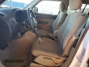 ✅ 2017 Jeep Patriot Latitude • VIN: 1C4NJPFA5HD145342 • Lot: 82592425. Wystawiony na Copart z przebiegiem 68 324 mil. Bezpłatny archiwum sprzedaży aukcyjnych z USA i szczegółowy raport historii pojazdu na DreamBid. Zdjęcie 7.