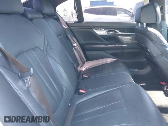 ✅ 2019 BMW 7 Series 740i • VIN: WBA7E2C55KB216529 • Lot: 42837792. Listed on IAAI with 81,573 mi. Free auction sales archive from the USA and detailed vehicle history report at DreamBid. Image 8.