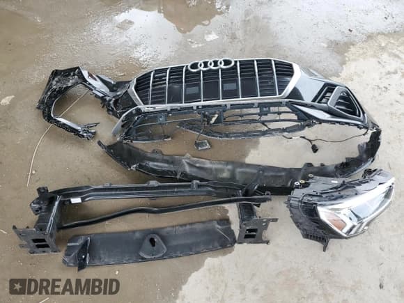 ✅ 2020 Audi Q3 S line Premium Plus • VIN: WA1EECF33L1007740 • Lot: 59664365. Listed on Copart with 32,326 mi. Free auction sales archive from the USA and detailed vehicle history report at DreamBid. Image 13.