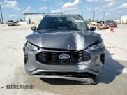 ✅ 2024 Ford Escape ST-Line • VIN: 1FMCU0MN4RUA15724 • Lot: 82097495. Wystawiony na Copart z przebiegiem 39 917 mil. Bezpłatny archiwum sprzedaży aukcyjnych z USA i szczegółowy raport historii pojazdu na DreamBid. Zdjęcie 14.