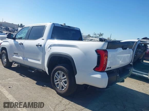 ✅ 2025 Toyota Tundra SR5 • VIN: 5TFLA5DBXSX301498 • Лот: 43796005. Опубликован ранее на IAAI с пробегом 2 663 миль. Бесплатный доступ к архиву аукционных продаж из США и подробный отчёт об истории автомобиля на DreamBid. Изображение 3.
