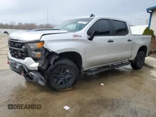 ✅ 2022 Chevrolet Silverado 1500 Custom Trail Boss • VIN: 3GCPDCEK4NG565546 • Lot: 50196175. Wystawiony na Copart z przebiegiem 103 171 mil. Bezpłatny archiwum sprzedaży aukcyjnych z USA i szczegółowy raport historii pojazdu na DreamBid. Zdjęcie 1.