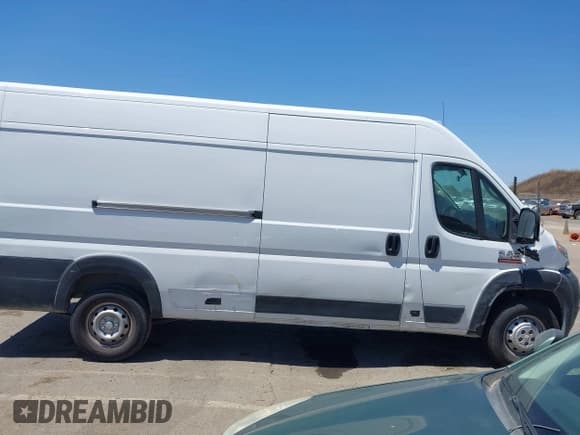 ✅ 2020 Ram ProMaster Cargo • VIN: 3C6URVJG2LE120353 • Lot: 42553717. Listed on IAAI with 30,122 mi. Free auction sales archive from the USA and detailed vehicle history report at DreamBid. Image 14.