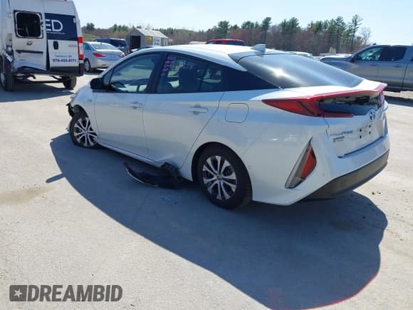 ✅ 2021 Toyota Prius LE • VIN: JTDKAMFP8M3174629 • Lot: 42087974. Listed on IAAI with 16,348 mi. Free auction sales archive from the USA and detailed vehicle history report at DreamBid. Image 3.