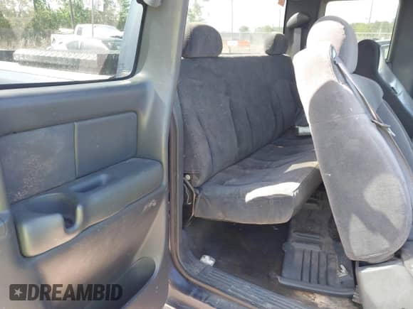 2000 Chevrolet Silverado 2500 LS с VIN 1GCGC29U0YE149496, выставлен на аукционе IAAI как лот 41967368 с пробегом 282 833 миль миль и . История ставок и продаж доступна на DreamBid. Изображение 8.