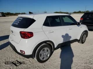 ✅ 2020 Hyundai Venue SE • VIN: KMHRB8A34LU049090 • Lot: 82616874. Wystawiony na Copart z przebiegiem 34 258 mil. Bezpłatny archiwum sprzedaży aukcyjnych z USA i szczegółowy raport historii pojazdu na DreamBid. Zdjęcie 3.