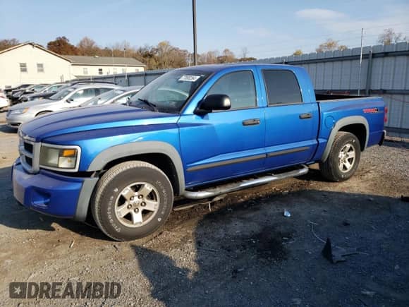 2008 Dodge Dakota z VIN 1D7HW78N38S550177, wystawiony jako Copart lot #77898264 z przebiegiem 117 222 mil mil oraz Szkoda całkowita • Salvage title. Historia ofert i sprzedaży dostępna na DreamBid. Obrazek 1.