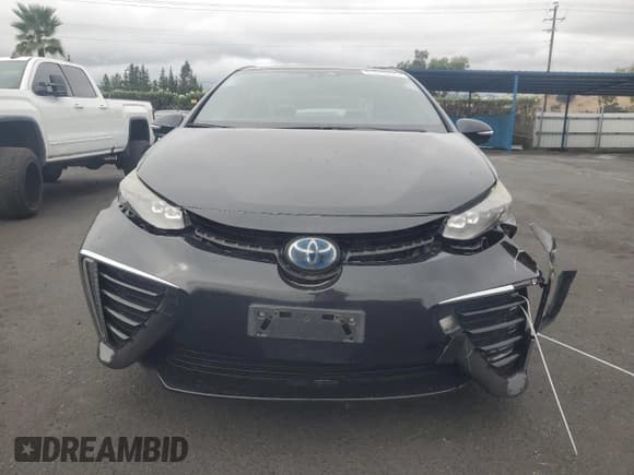 ✅ 2017 Toyota Mirai • VIN: JTDBVRBDXHA002777 • Lot: 81879235. Wystawiony na Copart z przebiegiem 64 143 mil. Bezpłatny archiwum sprzedaży aukcyjnych z USA i szczegółowy raport historii pojazdu na DreamBid. Zdjęcie 5.