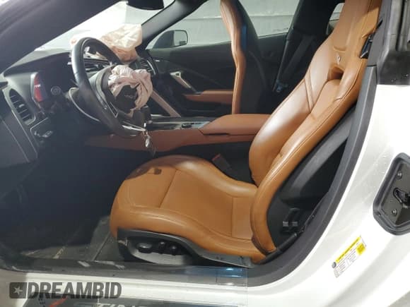 ✅ 2015 Chevrolet Corvette 2LT • VIN: 1G1YD2D76F5111568 • Lot: 51807145. Wystawiony na Copart z przebiegiem 31 339 mil. Bezpłatny archiwum sprzedaży aukcyjnych z USA i szczegółowy raport historii pojazdu na DreamBid. Zdjęcie 7.