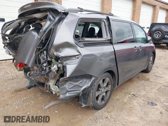 ✅ 2012 Toyota Sienna SE • VIN: 5TDXK3DC2CS235211 • Lot: 42390354. Listed on IAAI with 242,602 mi. Free auction sales archive from the USA and detailed vehicle history report at DreamBid. Image 4.