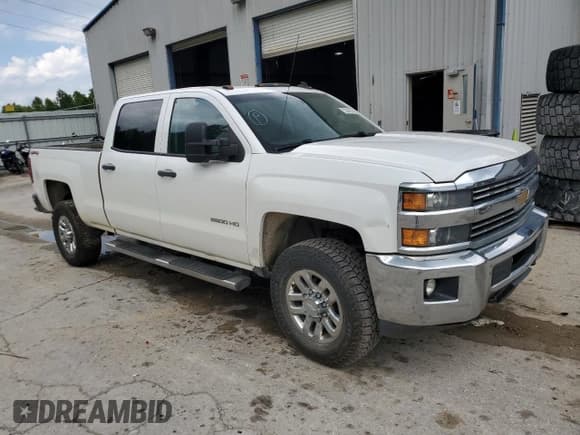 ✅ 2015 Chevrolet Silverado 2500HD LT • VIN: 1GC1KVEG8FF161042 • Lot: 52849325. Wystawiony na Copart z przebiegiem Nie podano. Bezpłatny archiwum sprzedaży aukcyjnych z USA i szczegółowy raport historii pojazdu na DreamBid. Zdjęcie 4.