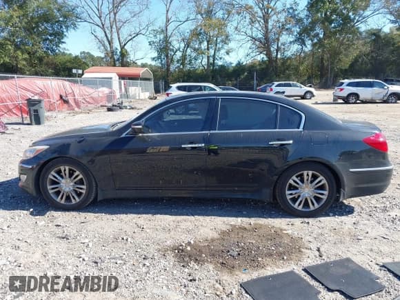 ✅ 2013 Hyundai Genesis 3.8L • VIN: KMHGC4DD9DU253760 • Lot: 43523989. Listed on IAAI with 198,612 mi. Free auction sales archive from the USA and detailed vehicle history report at DreamBid. Image 14.