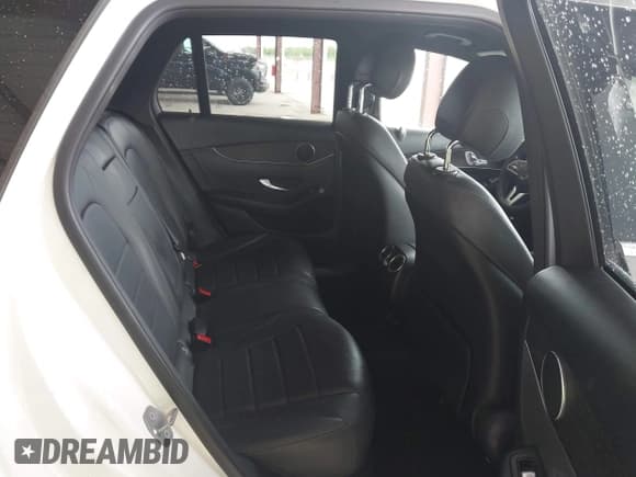 ✅ 2020 Mercedes-Benz GLC 300 • VIN: WDC0G8DB3LF695690 • Lot: 42491247. Wystawiony na IAAI z przebiegiem 99 548 mil. Bezpłatny archiwum sprzedaży aukcyjnych z USA i szczegółowy raport historii pojazdu na DreamBid. Zdjęcie 8.