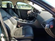 ✅ 2017 Jaguar XE 25t Prestige • VIN: SAJAE4BG4HA964101 • Lot: 63827862. Wystawiony na Copart z przebiegiem 67 132 mil. Bezpłatny archiwum sprzedaży aukcyjnych z USA i szczegółowy raport historii pojazdu na DreamBid. Zdjęcie 5.