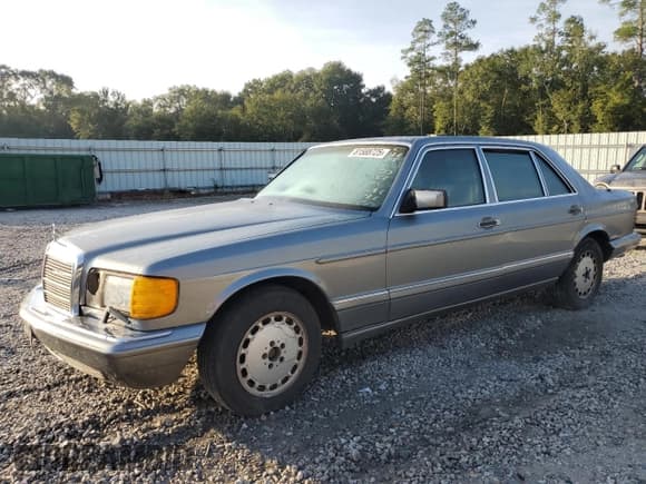✅ 1987 Mercedes-Benz 420 SEL • VIN: WDBCA35D4HA356737 • Lot: 81588725. Wystawiony na Copart z przebiegiem 93 934 mil. Bezpłatny archiwum sprzedaży aukcyjnych z USA i szczegółowy raport historii pojazdu na DreamBid. Zdjęcie 1.