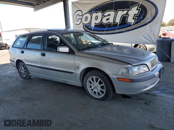 ✅ 2001 Volvo V40 • VIN: YV1VW29571F734092 • Lot: 66326375. Wystawiony na Copart z przebiegiem 237 390 mil. Bezpłatny archiwum sprzedaży aukcyjnych z USA i szczegółowy raport historii pojazdu na DreamBid. Zdjęcie 4.