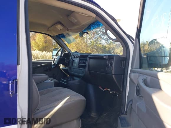 ✅ 2008 Chevrolet Express Cargo • VIN: 1GCGG25C581229661 • Lot: 43583653. Listed on IAAI with 296,267 mi. Free auction sales archive from the USA and detailed vehicle history report at DreamBid. Image 5.
