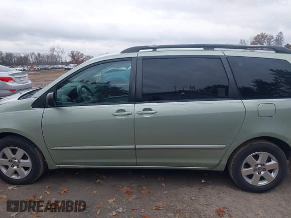 ✅ 2007 Toyota Sienna CE • VIN: 5TDZK23C47S018799 • Lot: 43663962. Wystawiony na IAAI z przebiegiem 157 391 mil. Bezpłatny archiwum sprzedaży aukcyjnych z USA i szczegółowy raport historii pojazdu na DreamBid. Zdjęcie 15.
