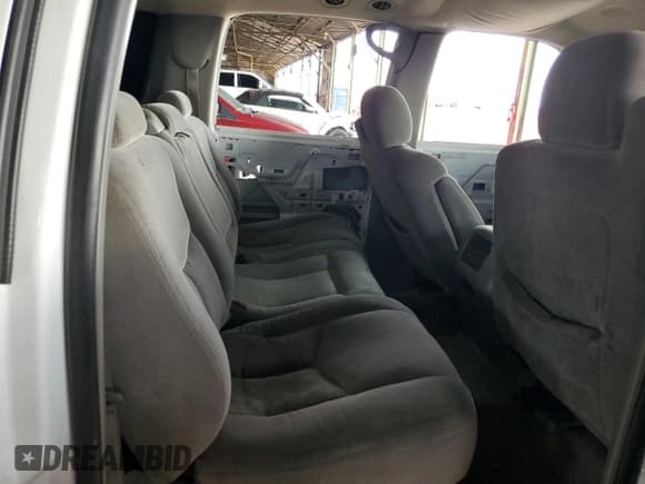 ✅ 2005 Chevrolet Suburban LT • VIN: 3GNEC16Z35G294867 • Лот: 55535585. Опубликован ранее на Copart с пробегом Не указан. Бесплатный доступ к архиву аукционных продаж из США и подробный отчёт об истории автомобиля на DreamBid. Изображение 11.