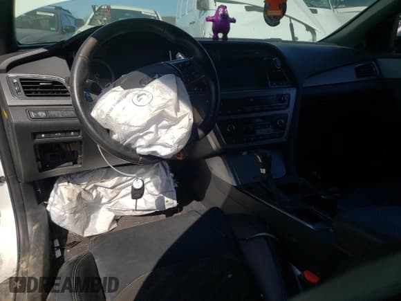 ✅ 2017 Hyundai Sonata Sport • VIN: 5NPE34AB6HH564481 • Лот: 51734643. Опубликован ранее на Copart с пробегом 93 092 миль. Бесплатный доступ к архиву аукционных продаж из США и подробный отчёт об истории автомобиля на DreamBid. Изображение 8.